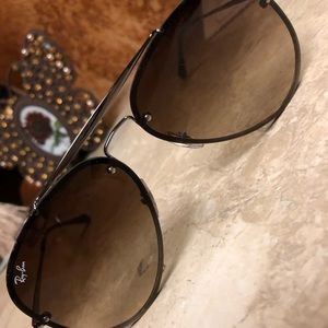 Brown rayban aviators